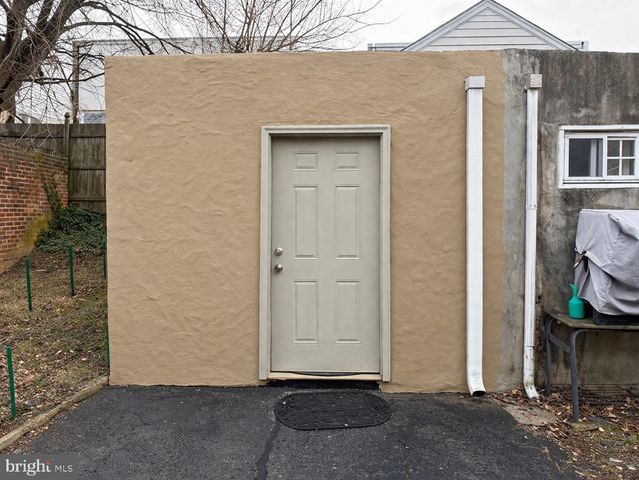 227 N LINDEN AVE, Upper Darby, PA 19082