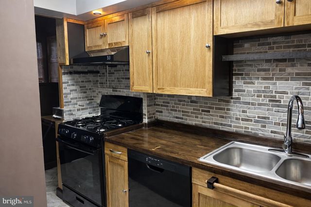 227 N LINDEN AVE, Upper Darby, PA 19082