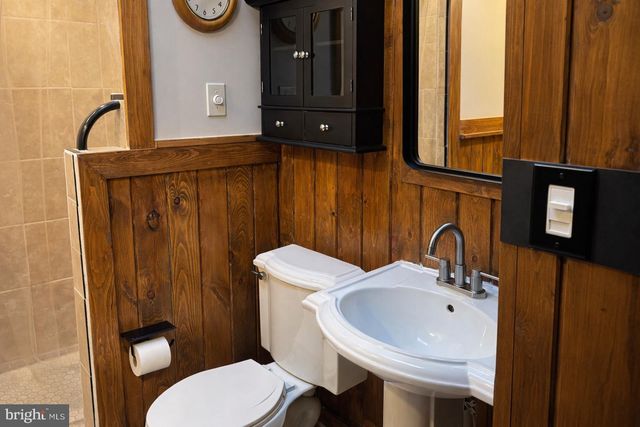 227 N LINDEN AVE, Upper Darby, PA 19082