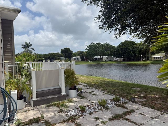 698 Sunny South Avenue, Boynton Beach, FL 33436