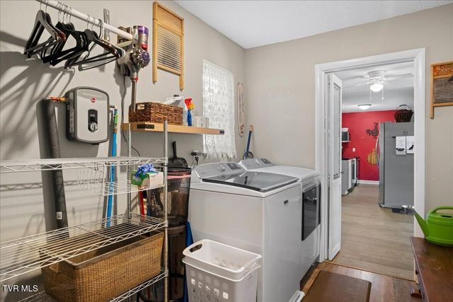 139 Valley Pl Drive, Johnson City, TN 37615