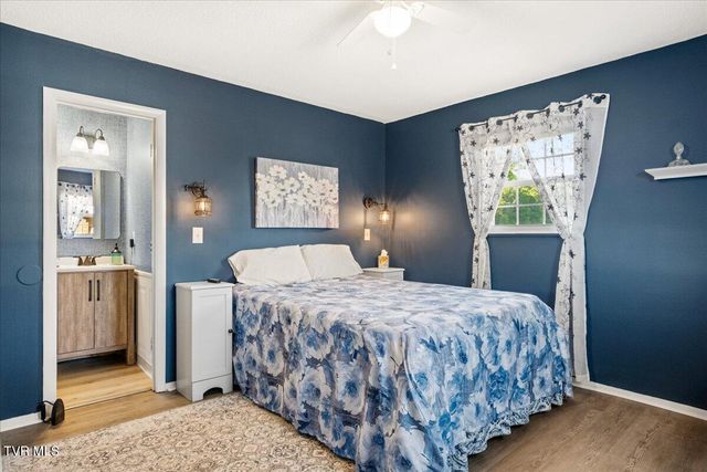 139 Valley Pl Drive, Johnson City, TN 37615