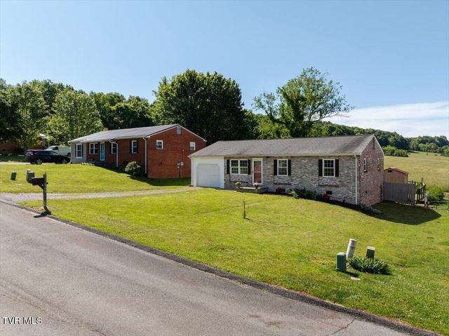 139 Valley Pl Drive, Johnson City, TN 37615