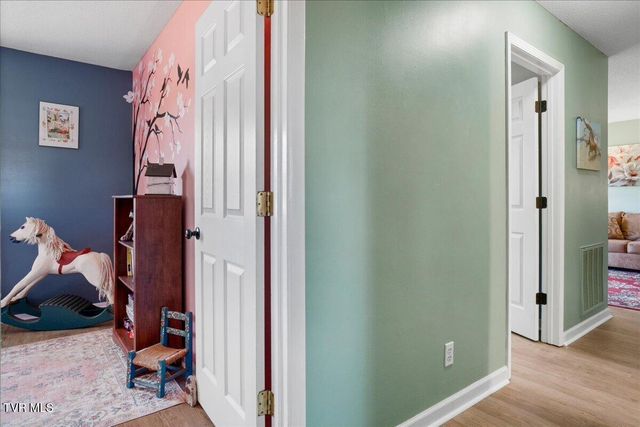 139 Valley Pl Drive, Johnson City, TN 37615