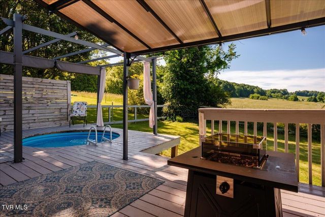 139 Valley Pl Drive, Johnson City, TN 37615