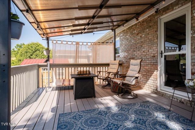 139 Valley Pl Drive, Johnson City, TN 37615