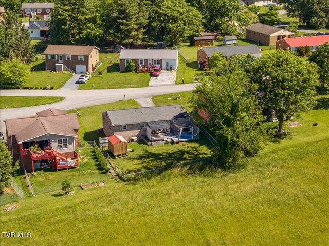 139 Valley Pl Drive, Johnson City, TN 37615