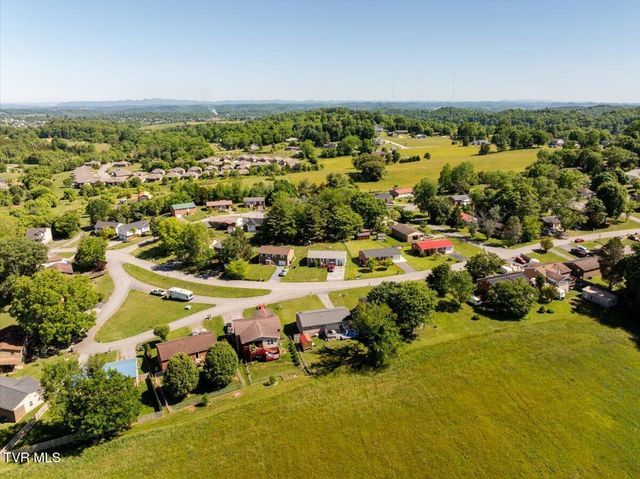 139 Valley Pl Drive, Johnson City, TN 37615