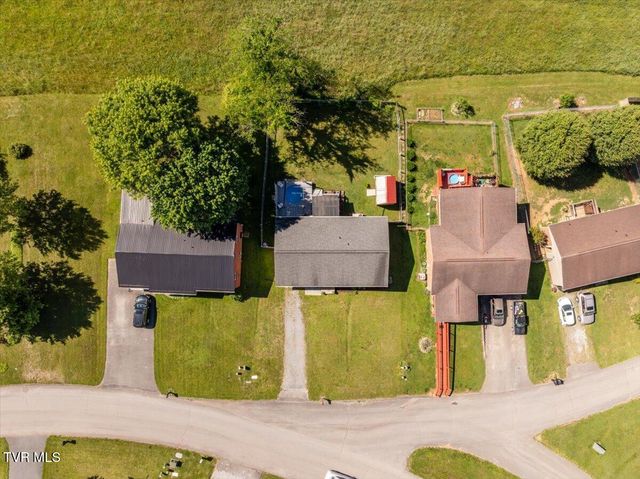 139 Valley Pl Drive, Johnson City, TN 37615