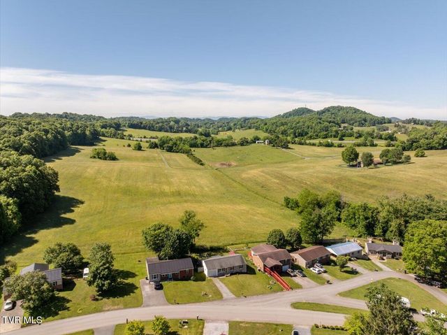 139 Valley Pl Drive, Johnson City, TN 37615