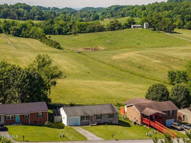 139 Valley Pl Drive, Johnson City, TN 37615