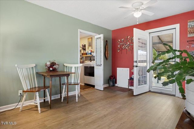 139 Valley Pl Drive, Johnson City, TN 37615