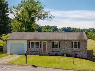139 Valley Pl Drive, Johnson City, TN 37615