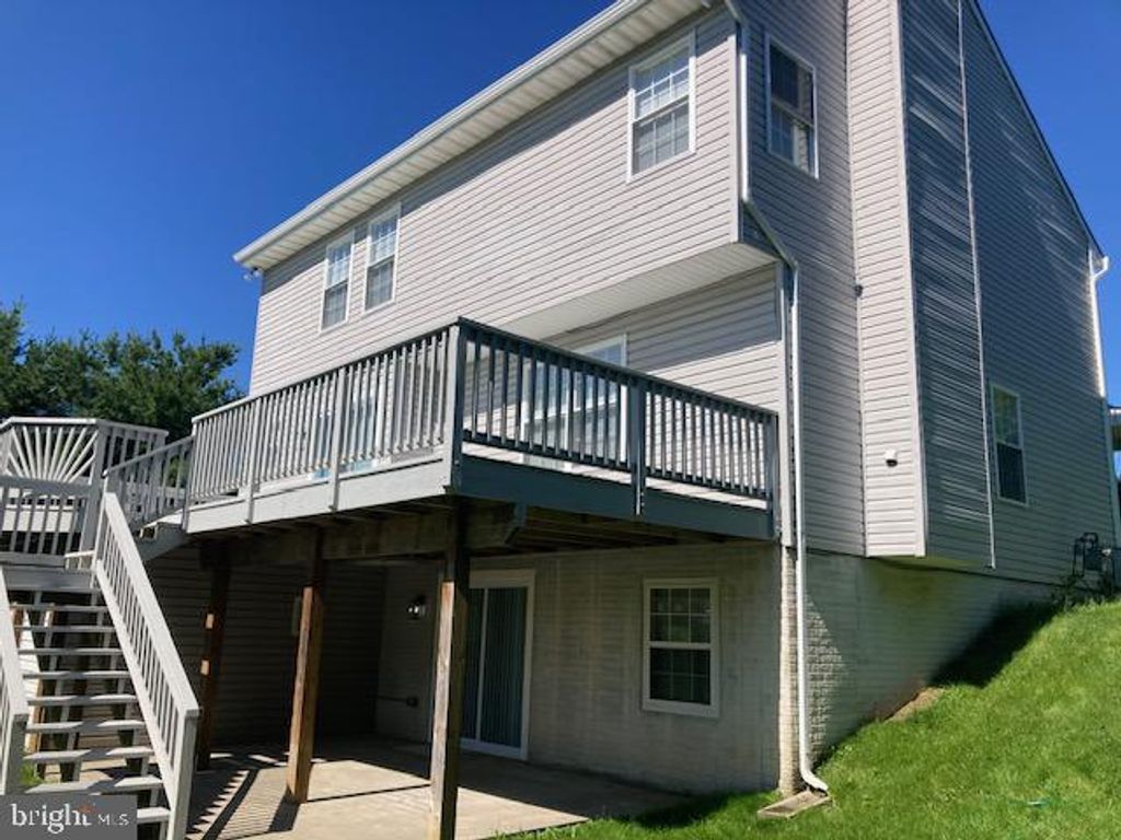 Image 3 of property listing at 920 BURNING TREE CT, Westminster, MD 21158