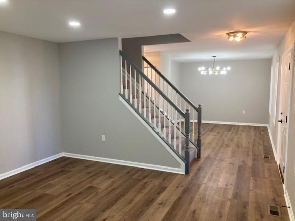 Image 5 of property listing at 920 BURNING TREE CT, Westminster, MD 21158