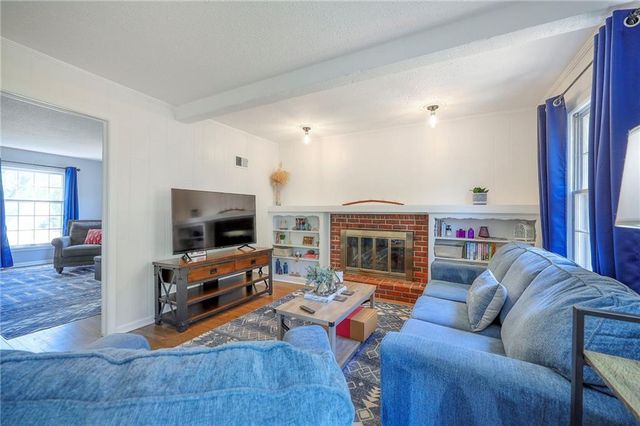 9724 Outlook Drive, Overland Park, KS 66207