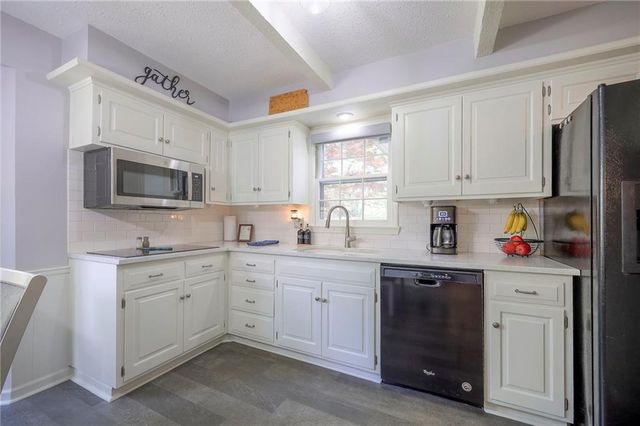9724 Outlook Drive, Overland Park, KS 66207