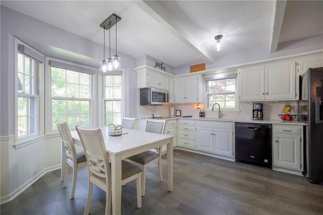 9724 Outlook Drive, Overland Park, KS 66207