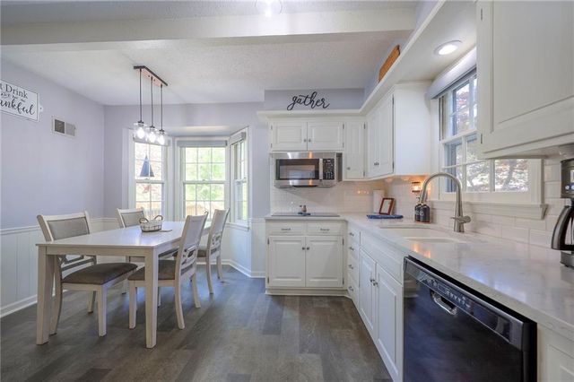 9724 Outlook Drive, Overland Park, KS 66207