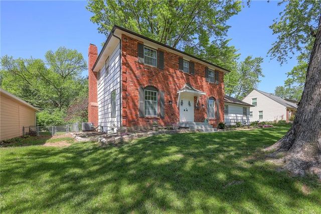 9724 Outlook Drive, Overland Park, KS 66207