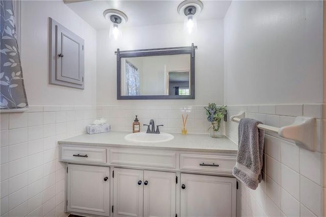 9724 Outlook Drive, Overland Park, KS 66207