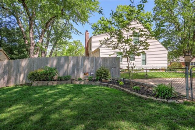 9724 Outlook Drive, Overland Park, KS 66207