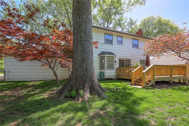 9724 Outlook Drive, Overland Park, KS 66207