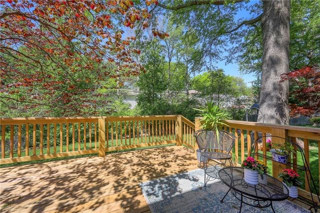 9724 Outlook Drive, Overland Park, KS 66207