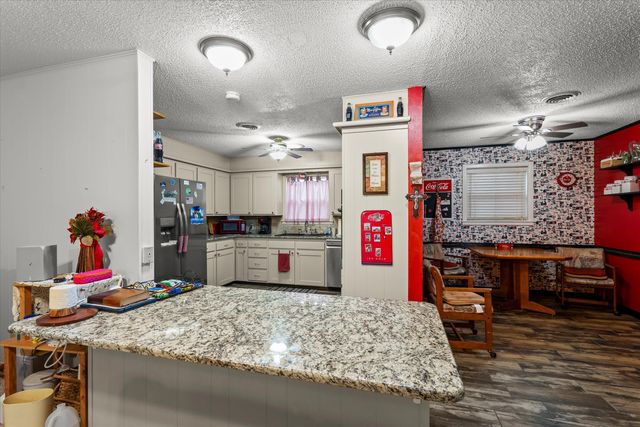 101 Willowwood Lane, Levelland, TX 79336