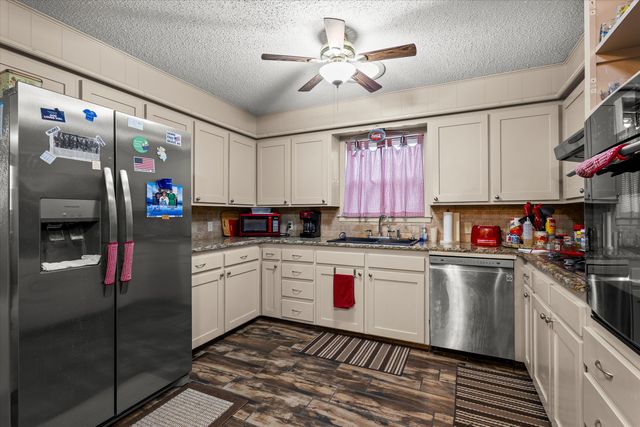 101 Willowwood Lane, Levelland, TX 79336