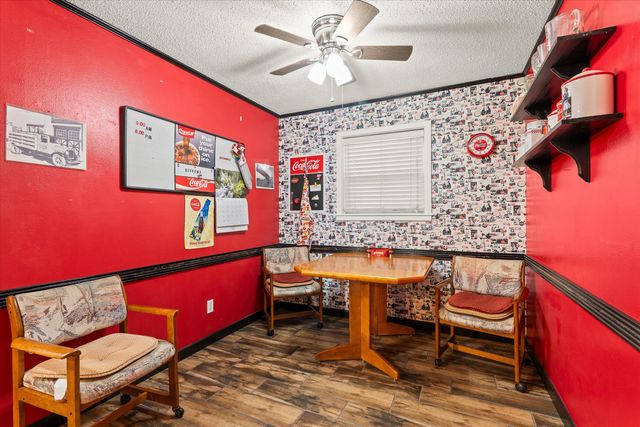 101 Willowwood Lane, Levelland, TX 79336