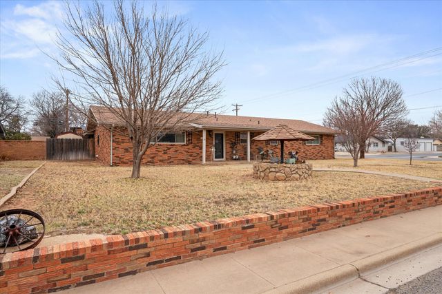 101 Willowwood Lane, Levelland, TX 79336
