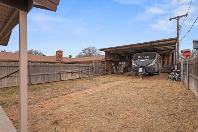 101 Willowwood Lane, Levelland, TX 79336
