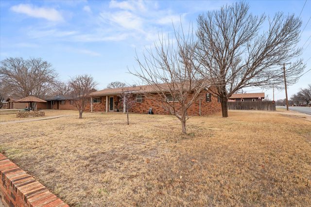 101 Willowwood Lane, Levelland, TX 79336
