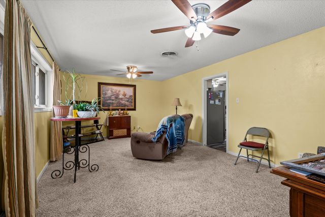 101 Willowwood Lane, Levelland, TX 79336