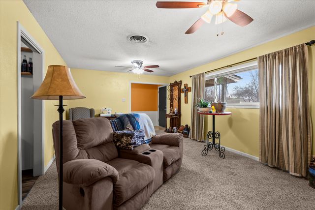 101 Willowwood Lane, Levelland, TX 79336