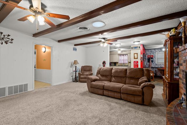 101 Willowwood Lane, Levelland, TX 79336