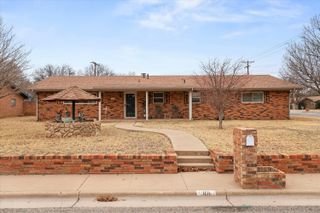 101 Willowwood Lane, Levelland, TX 79336