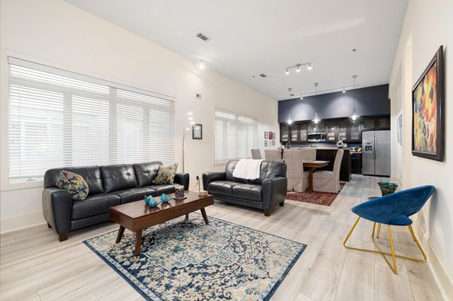 2208 Post Office Street 302, Galveston, TX 77550