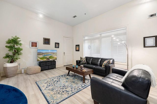 2208 Post Office Street 302, Galveston, TX 77550