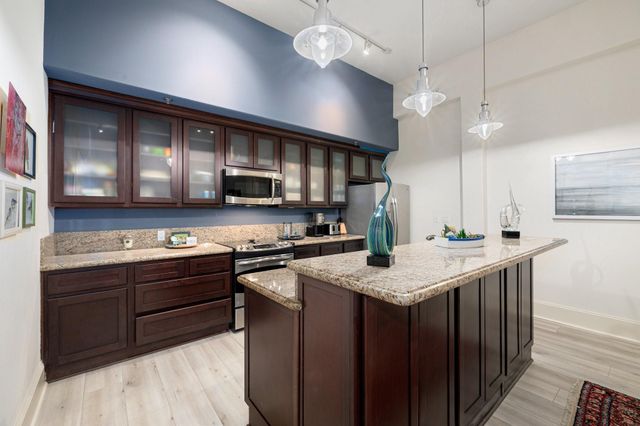 2208 Post Office Street 302, Galveston, TX 77550