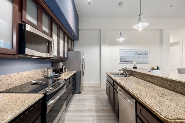 2208 Post Office Street 302, Galveston, TX 77550