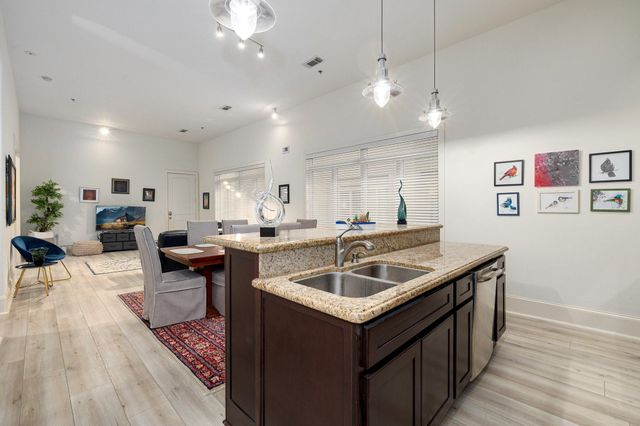 2208 Post Office Street 302, Galveston, TX 77550