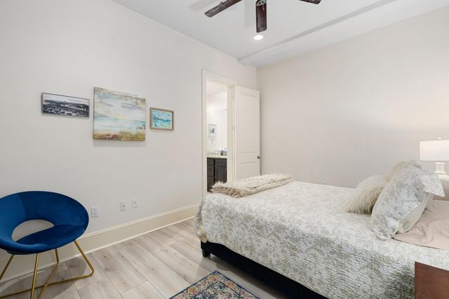 2208 Post Office Street 302, Galveston, TX 77550