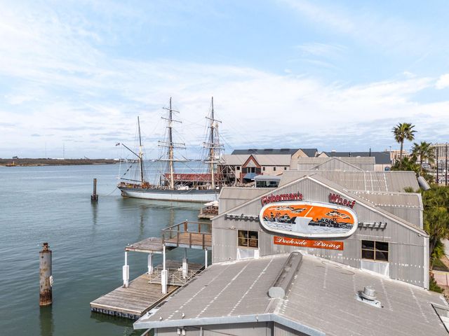 2208 Post Office Street 302, Galveston, TX 77550
