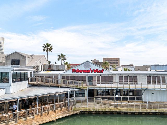 2208 Post Office Street 302, Galveston, TX 77550