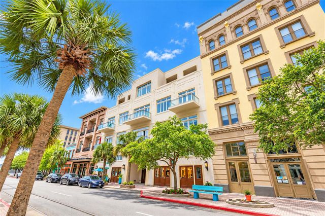 2208 Post Office Street 302, Galveston, TX 77550