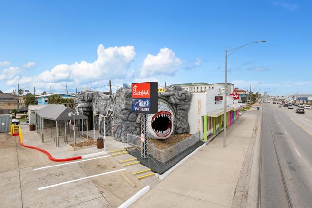 2208 Post Office Street 302, Galveston, TX 77550