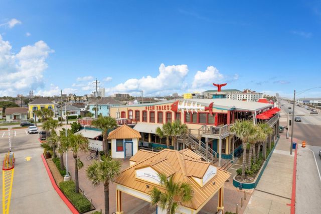 2208 Post Office Street 302, Galveston, TX 77550