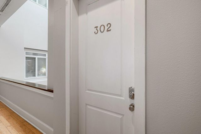 2208 Post Office Street 302, Galveston, TX 77550